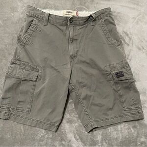 Levi's Men's Cargo Shorts in Army Green Size 34